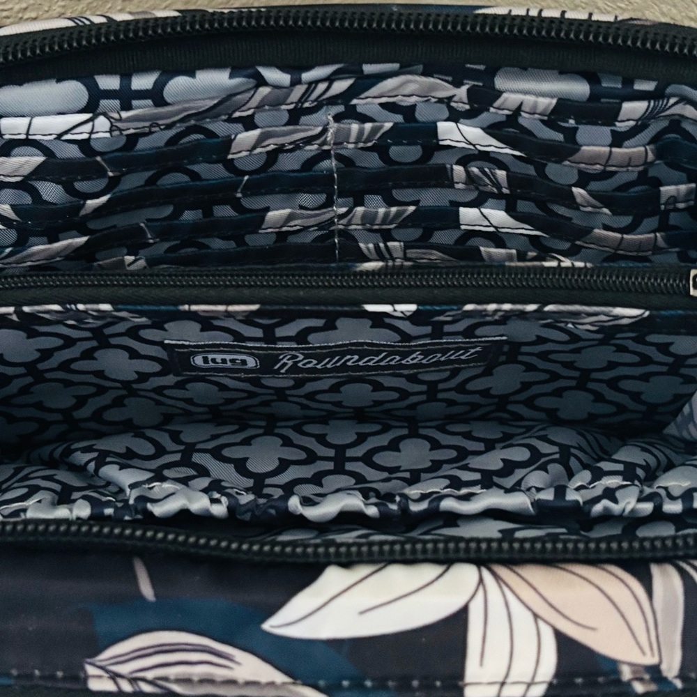 LUG Roundabout Crossbody/Wristlet Wallet - Picture 5 of 7